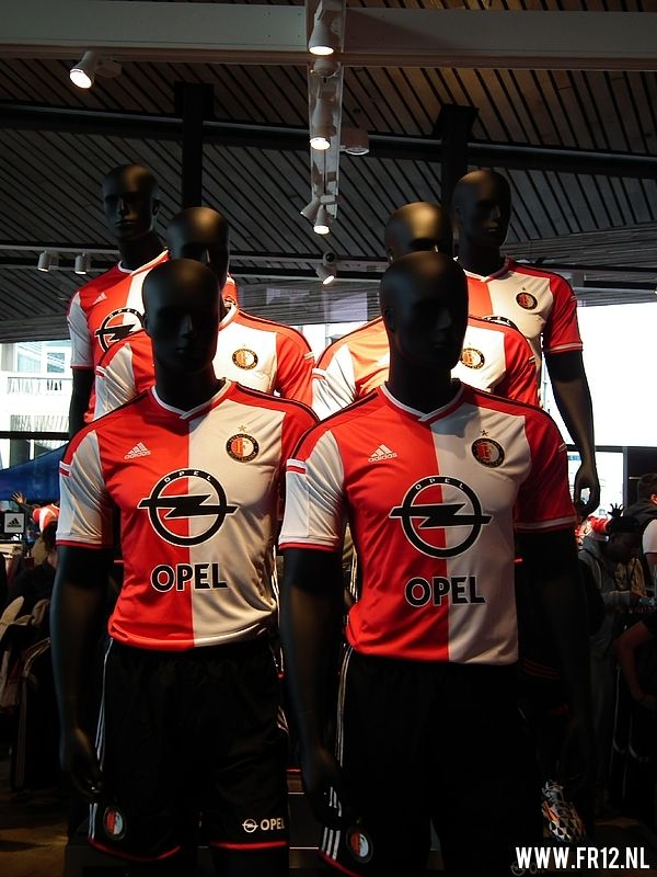 Opening nieuwe fanshops