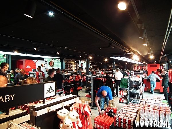 Opening nieuwe fanshops