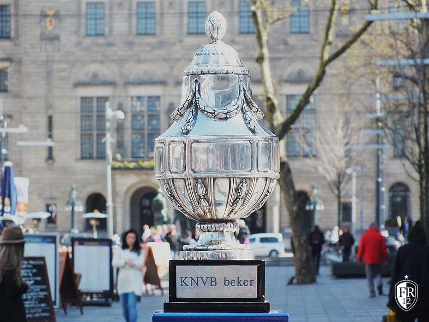 KNVB beker op de Lijnbaan