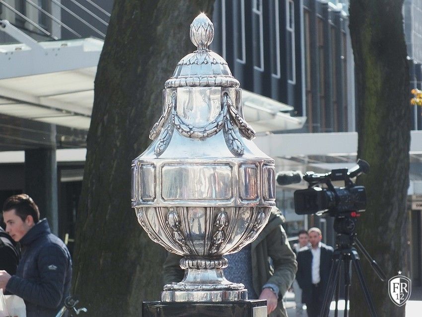 KNVB beker op de Lijnbaan