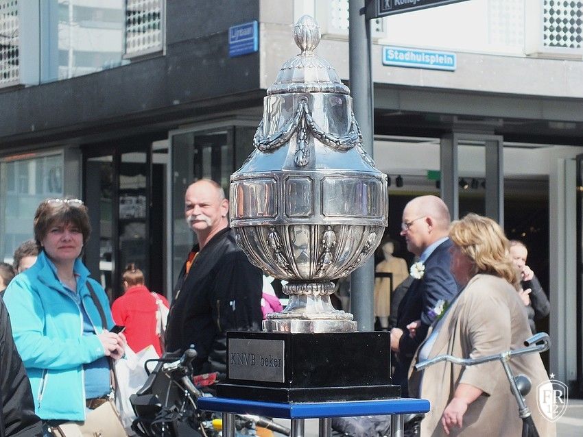 KNVB beker op de Lijnbaan
