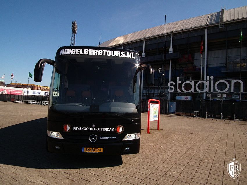 Presentatie nieuwe spelersbus