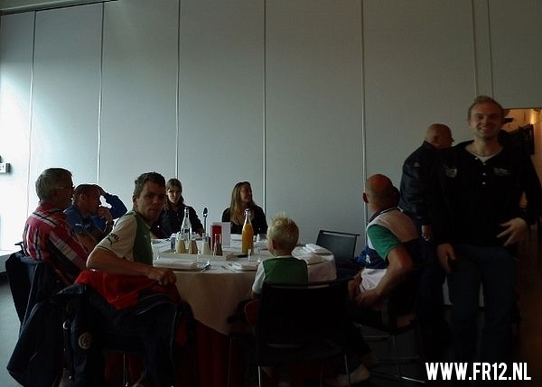 Feyenoordfans lunchen met selectie