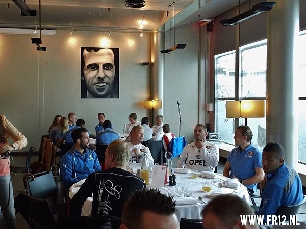 Feyenoordfans lunchen met selectie