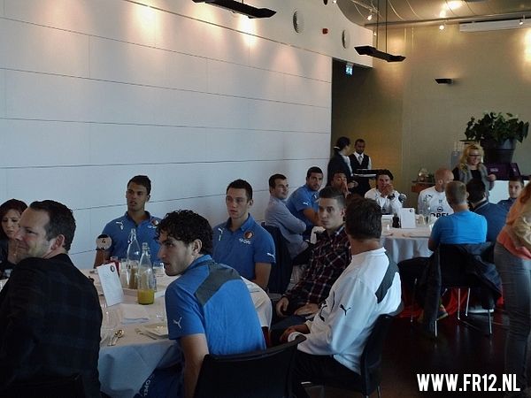 Feyenoordfans lunchen met selectie