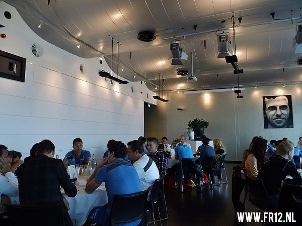 Feyenoordfans lunchen met selectie