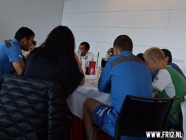 Feyenoordfans lunchen met selectie