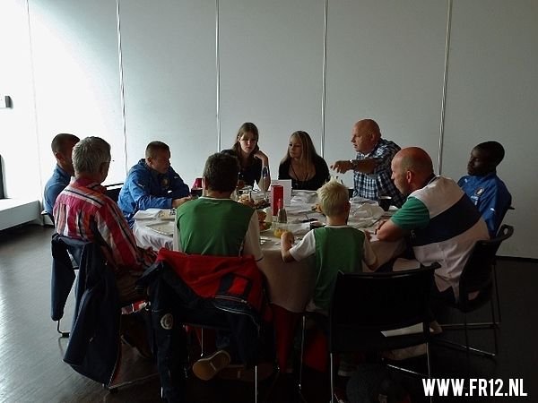 Feyenoordfans lunchen met selectie