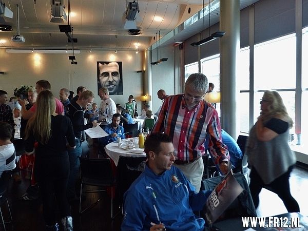 Feyenoordfans lunchen met selectie