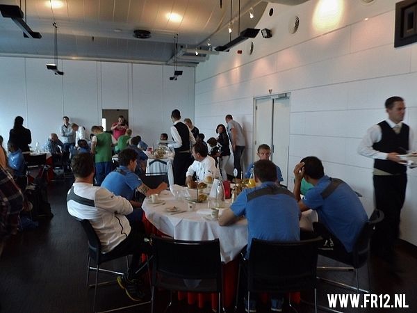 Feyenoordfans lunchen met selectie