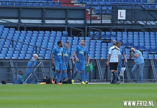 Vuurwerk in de kuip bij laatste training voor 020
