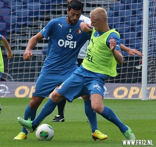 Vuurwerk in de kuip bij laatste training voor 020