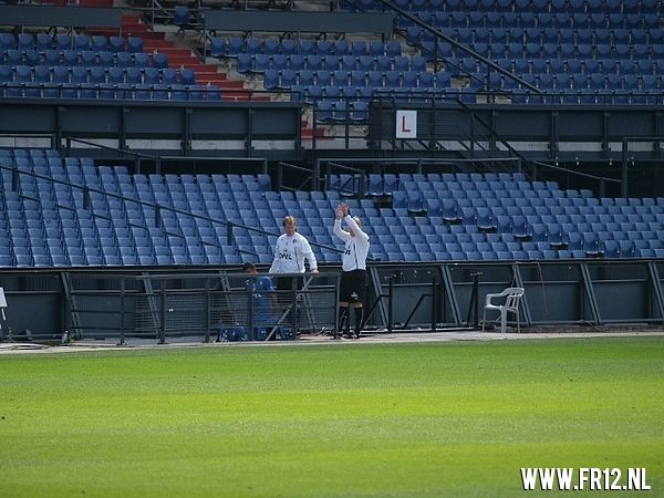 Vuurwerk in de kuip bij laatste training voor 020