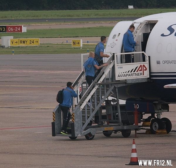 Selectie en supporters vertrekken naar Krasnodar.