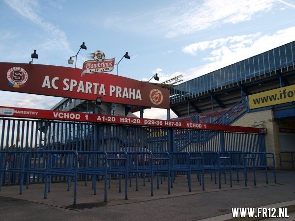 FR12 stadion tour in Praag