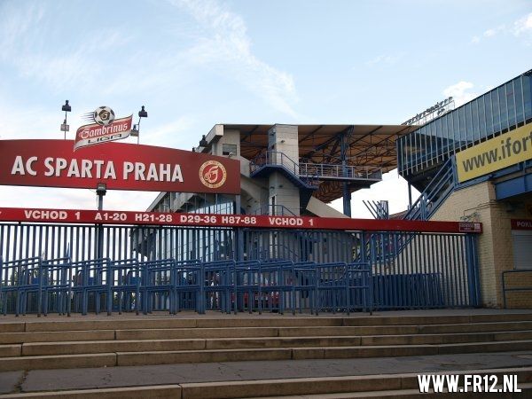 FR12 stadion tour in Praag