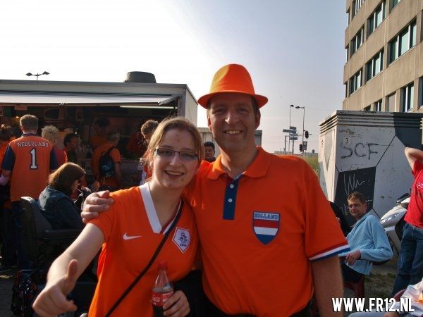 Ron Vlaar wint van Slowakije
