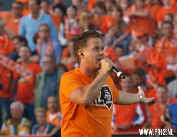 Ron Vlaar wint van Slowakije