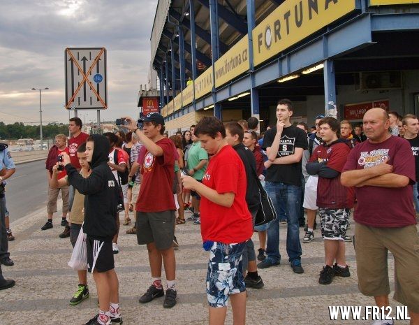Supporters kleuren Praag rood&wit