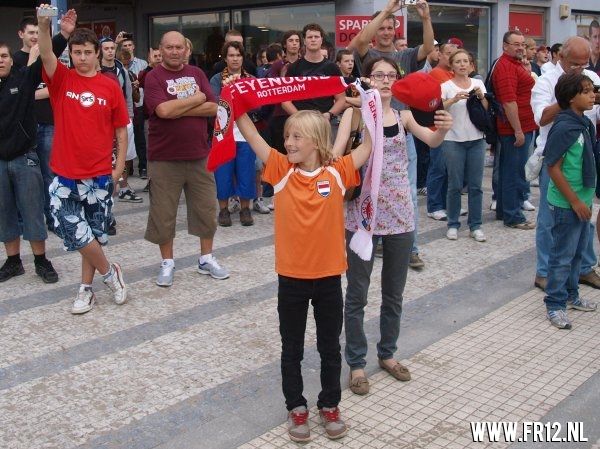 Supporters kleuren Praag rood&wit