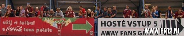 Supporters kleuren Praag rood&wit