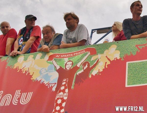 Supporters kleuren Praag rood&wit