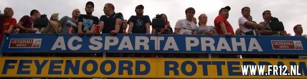Supporters kleuren Praag rood&wit
