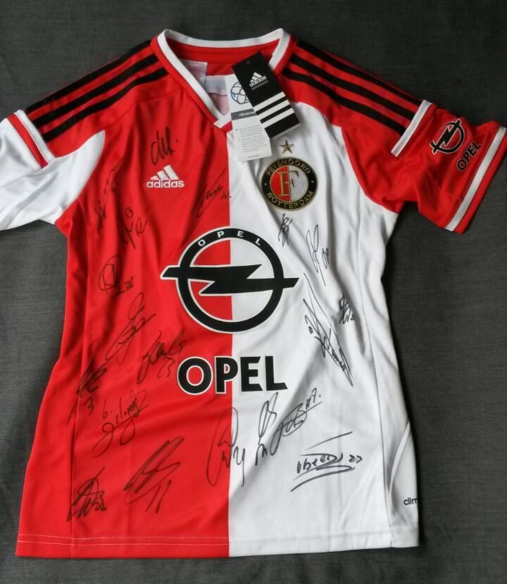 Veiling RmcD Kinderfonds: gesigneerd Feyenoord-shirt!