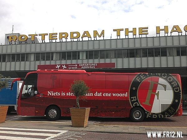Selectie en supporters vertrekken naar Krasnodar.