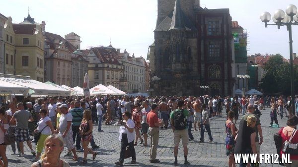 Supporters kleuren Praag rood&wit