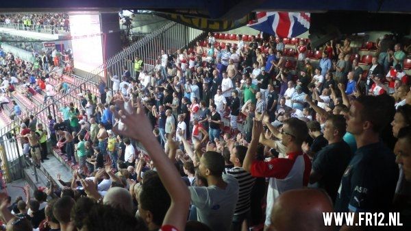 Supporters kleuren Praag rood&wit