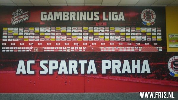 Supporters kleuren Praag rood&wit