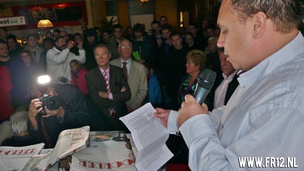 Presentatie grootste (Feyenoord) krant ooit