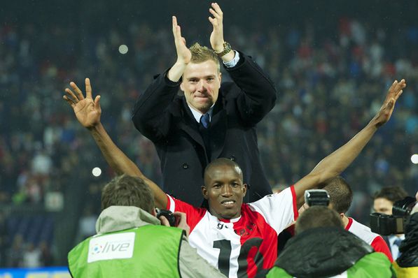 Feyenoord wint eenvoudig in laatste thuiswedstrijd