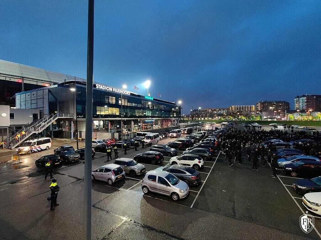 Opwachten spelersbus Feyenoord - Dinamo Zagreb