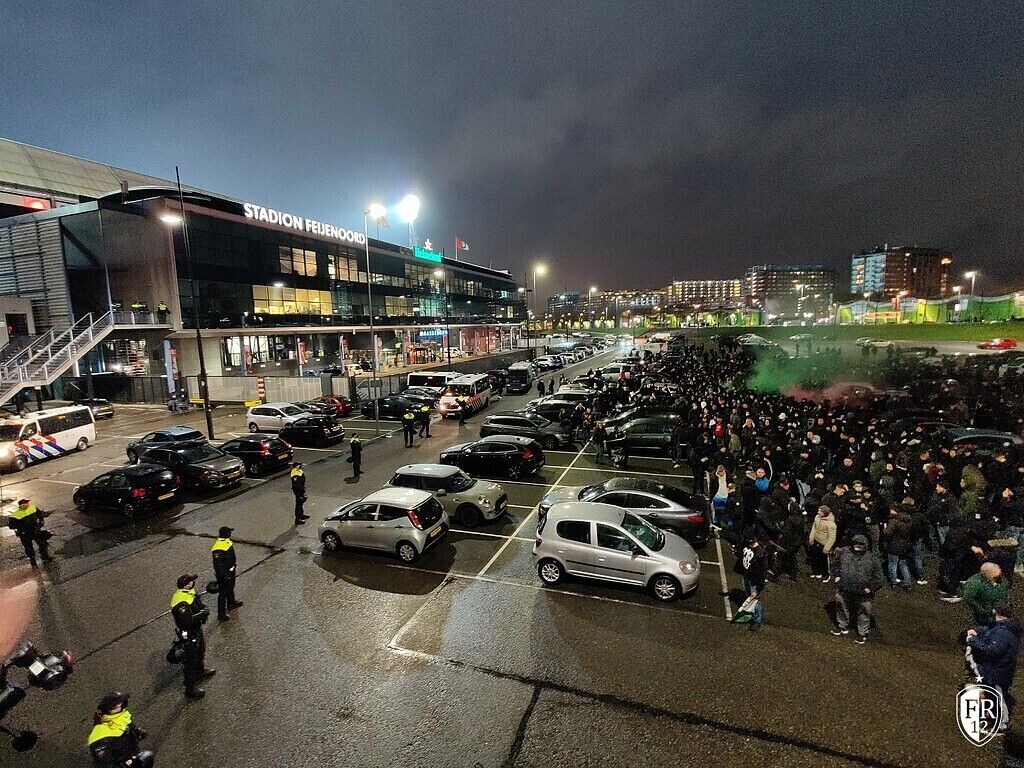 Opwachten spelersbus Feyenoord - Dinamo Zagreb