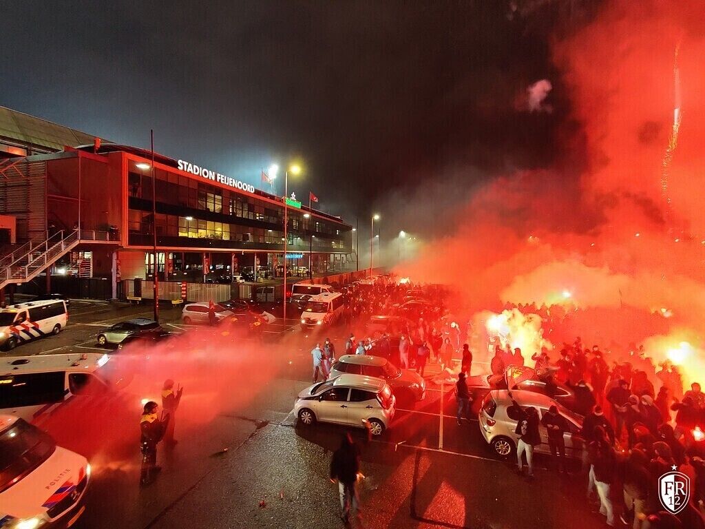 Opwachten spelersbus Feyenoord - Dinamo Zagreb