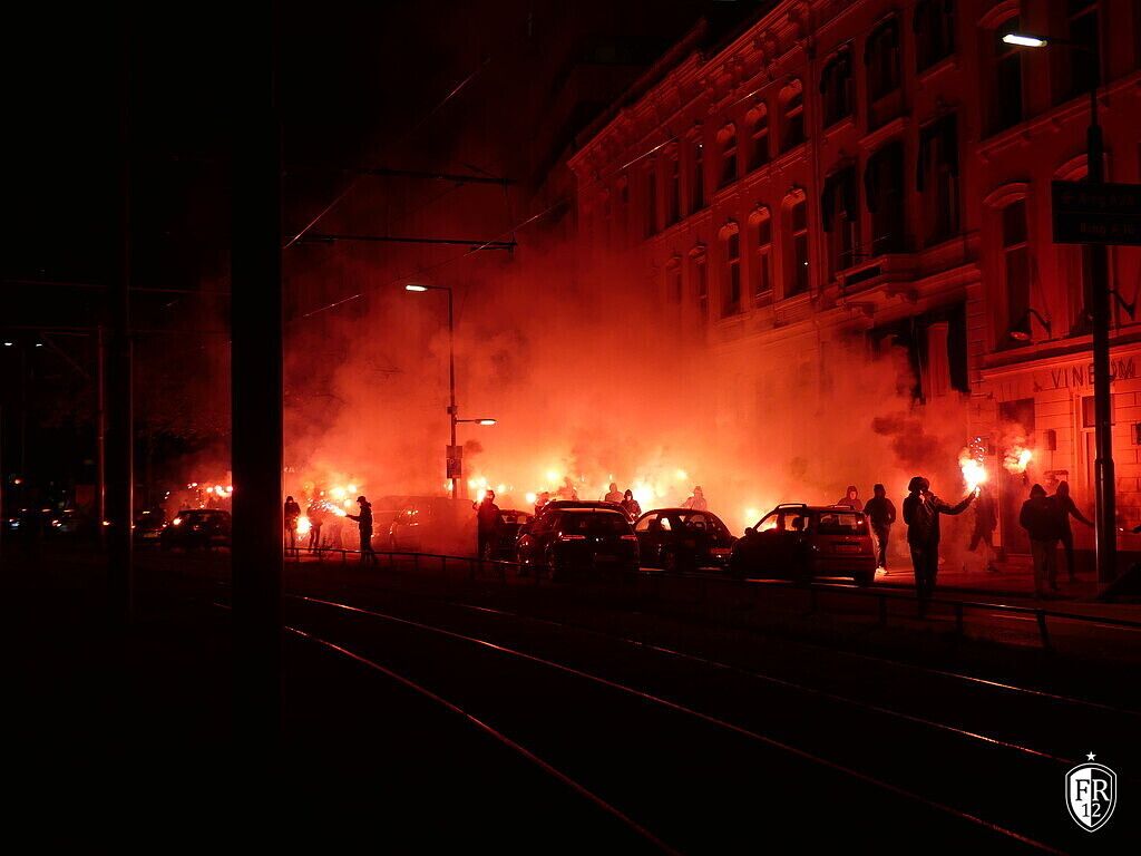 Uitzwaaien spelersbus Feyenoord - CSKA Moskou