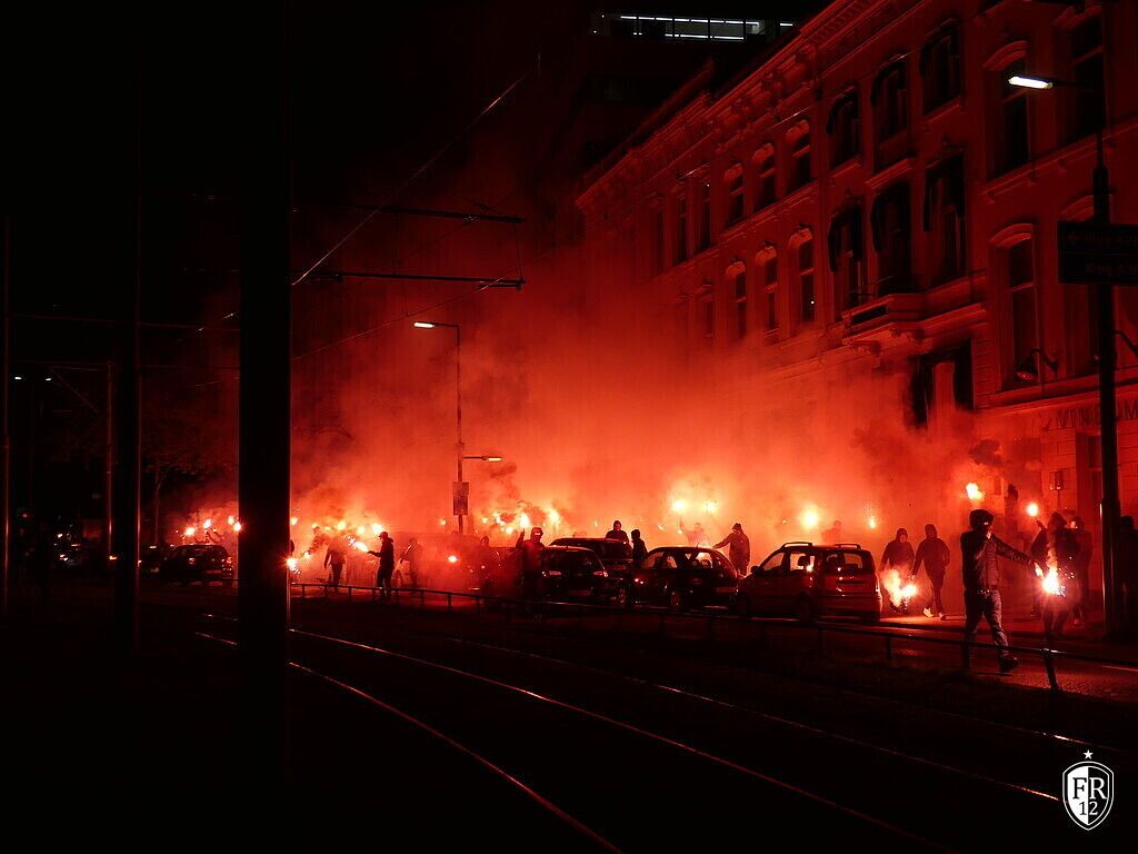 Uitzwaaien spelersbus Feyenoord - CSKA Moskou