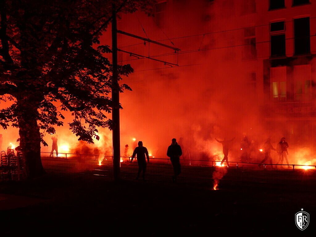 Uitzwaaien spelersbus Feyenoord - CSKA Moskou