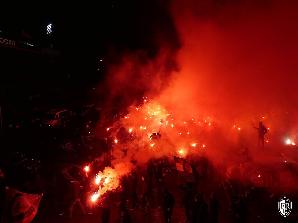 Opwachten spelersbus Feyenoord - Dinamo Zagreb