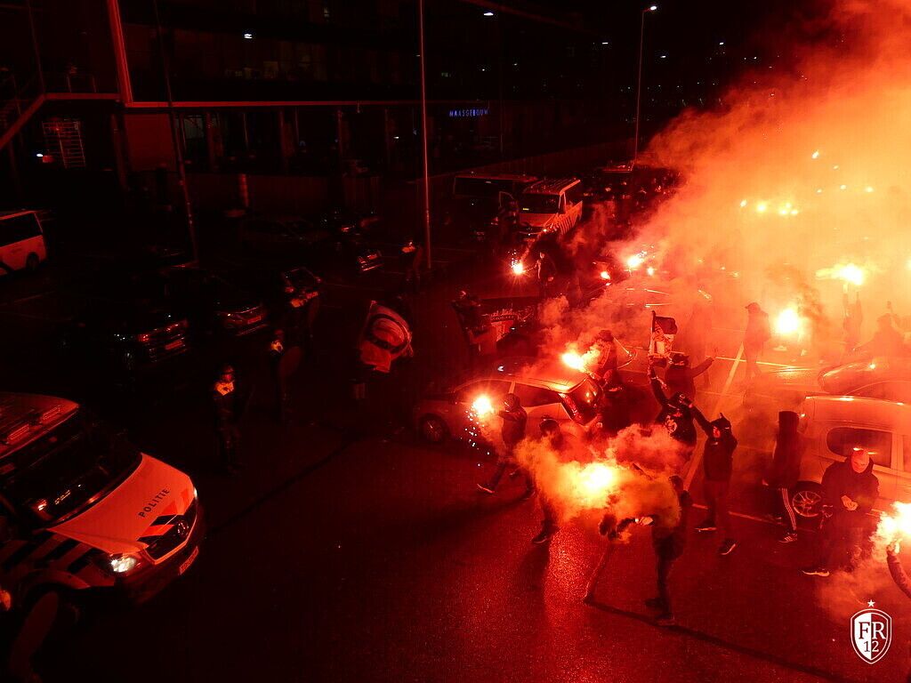 Opwachten spelersbus Feyenoord - Dinamo Zagreb
