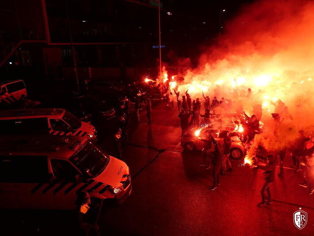 Opwachten spelersbus Feyenoord - Dinamo Zagreb
