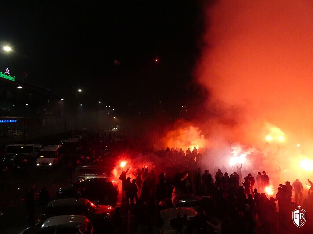 Opwachten spelersbus Feyenoord - Dinamo Zagreb