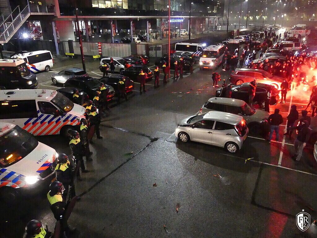 Opwachten spelersbus Feyenoord - Dinamo Zagreb
