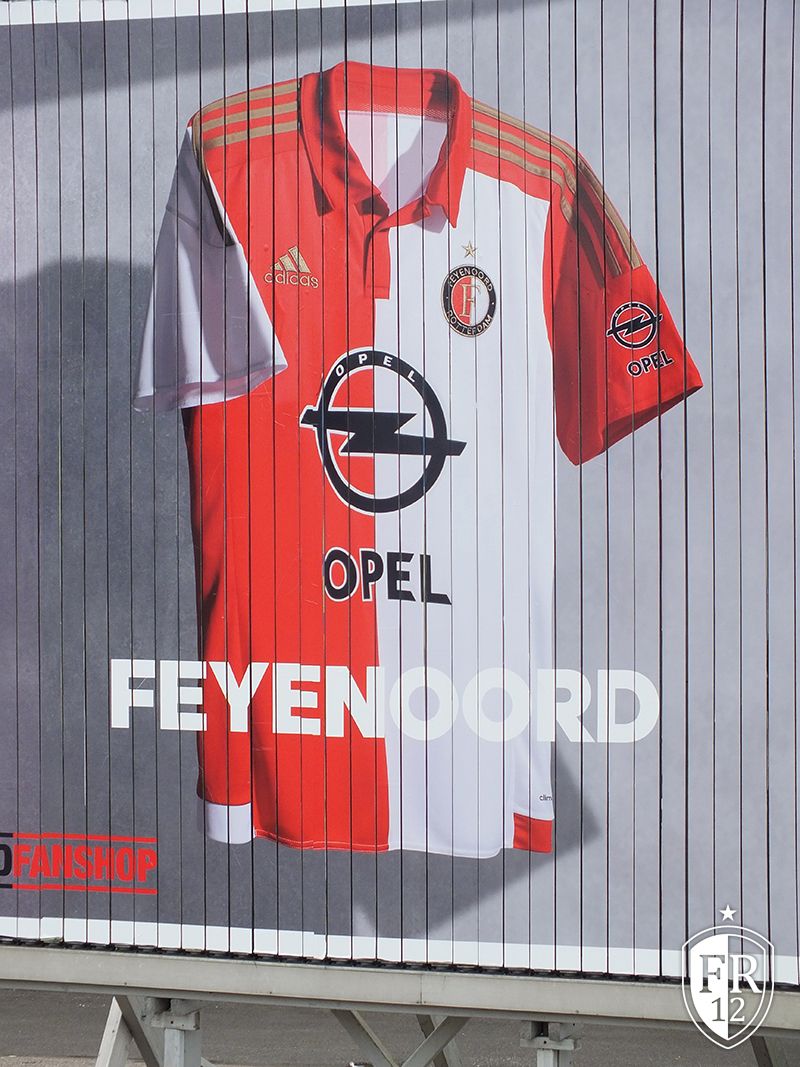FOTO'S | Nieuw thuisshirt met gouden strepen