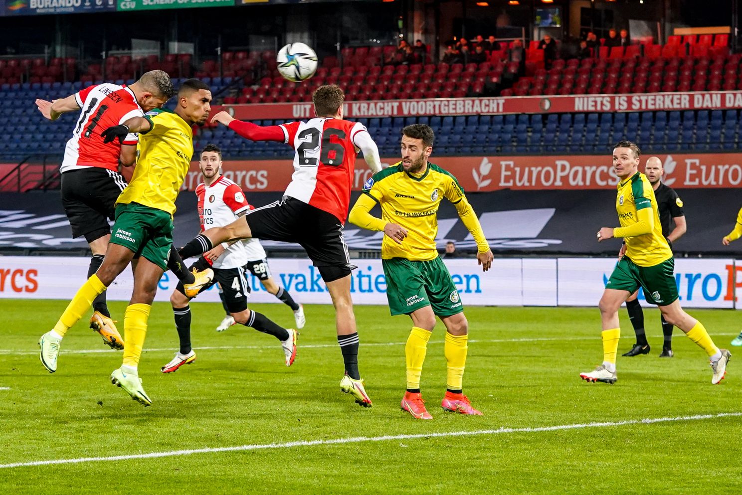 Feyenoord wint kinderlijk eenvoudig van Fortuna Sittard