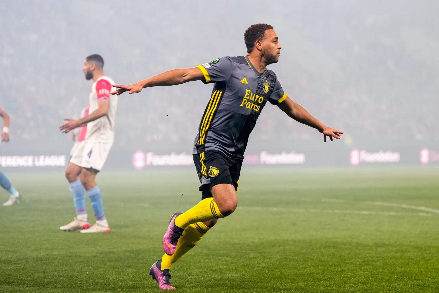 Feyenoord naar halve finale na zenuwslopende wedstrijd in Praag