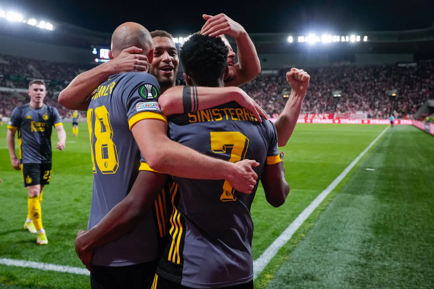 Feyenoord naar halve finale na zenuwslopende wedstrijd in Praag