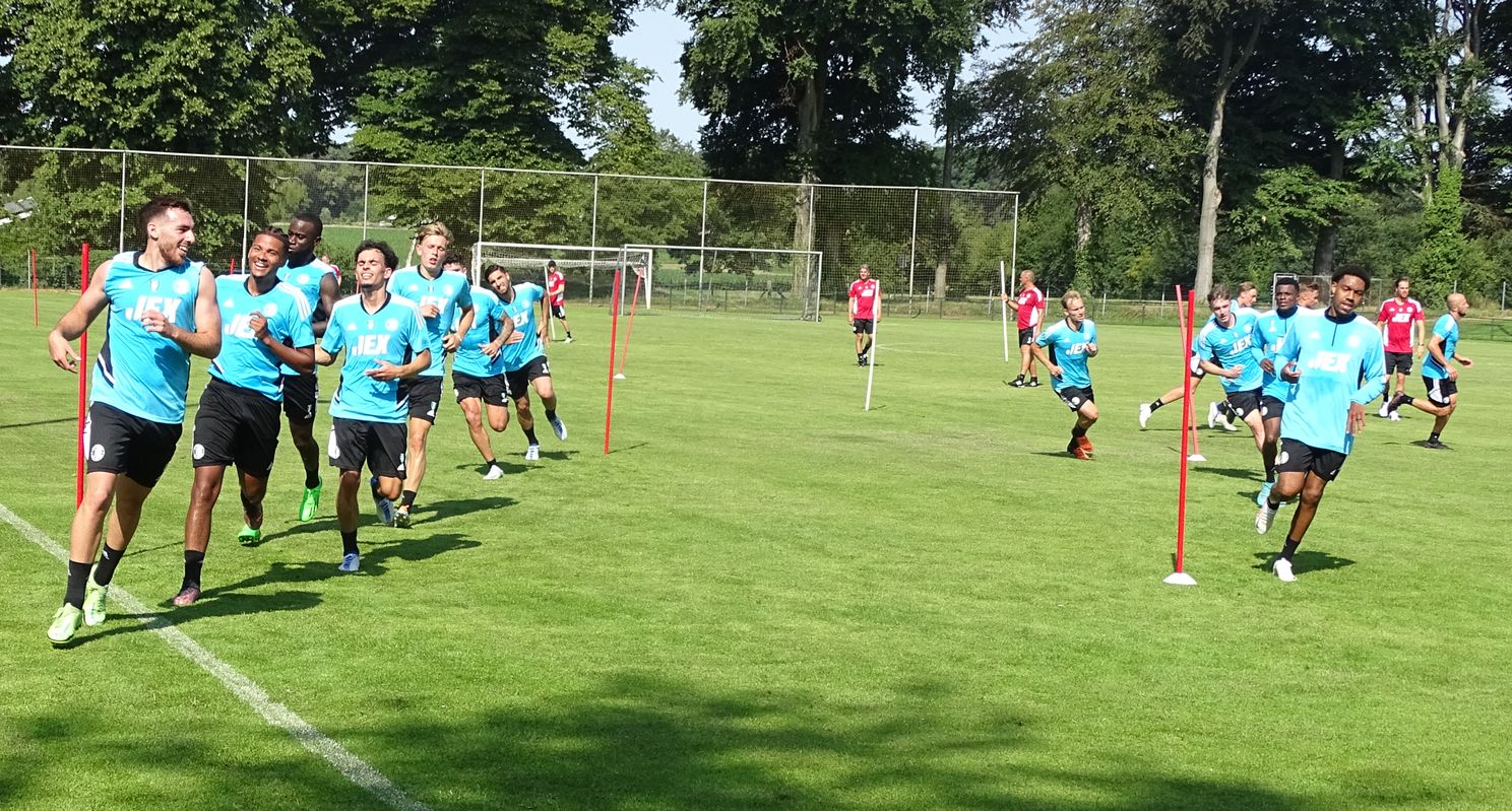 Fotoverslag trainingskamp in De Lutte online